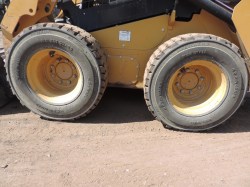 minicargador-caterpillar-242D3-serie1303-13