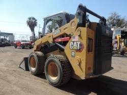 minicargador-caterpillar-242D3-serie1303-6